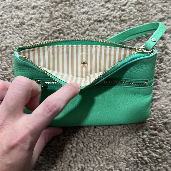 Kate Spade wristlet - Picture 3 of 4
